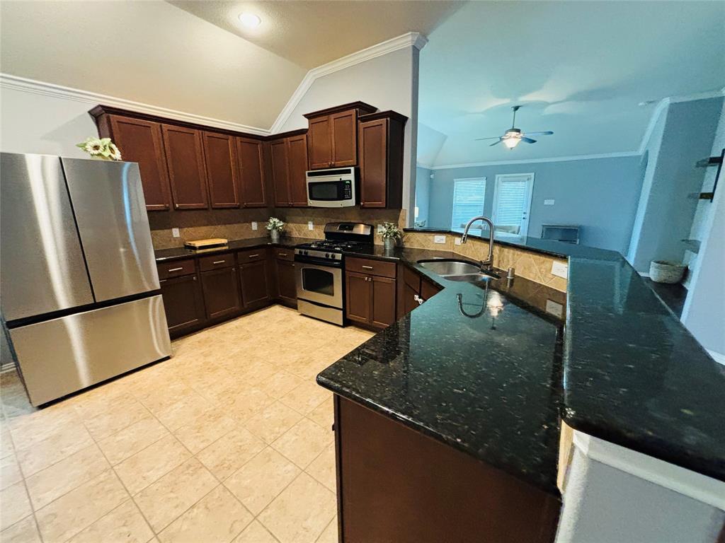 20214 Blue Lake View Lane, Humble, Texas image 6