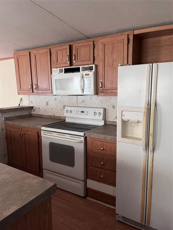 11697 W Old Oak Trail, Willis, Texas image 6