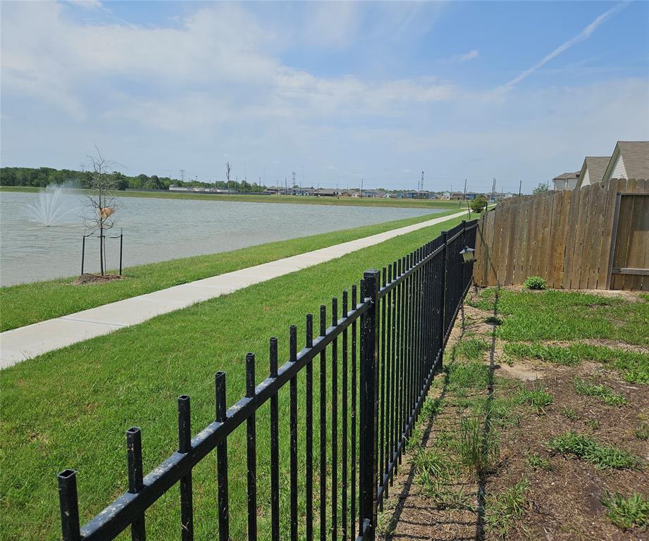 6846 Termino Lane, Rosharon, Texas image 33