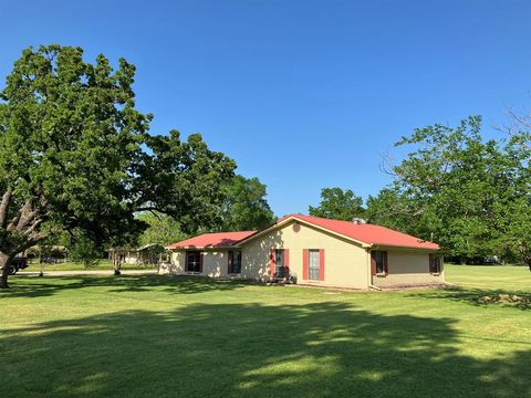 Photo of 203 Webb Avenue, Teague, TX 75860 (MLS # 86808181) Photo of 203 Webb Avenue, Teague, TX 75860 (MLS # 86808181)