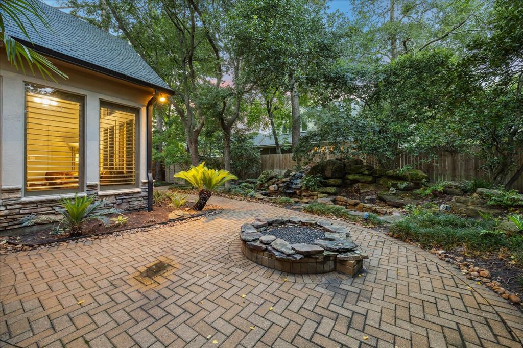 94 W Racing Cloud Ct, The Woodlands, Texas image 30