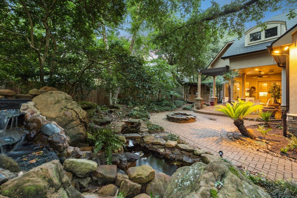 94 W Racing Cloud Ct, The Woodlands, Texas image 31