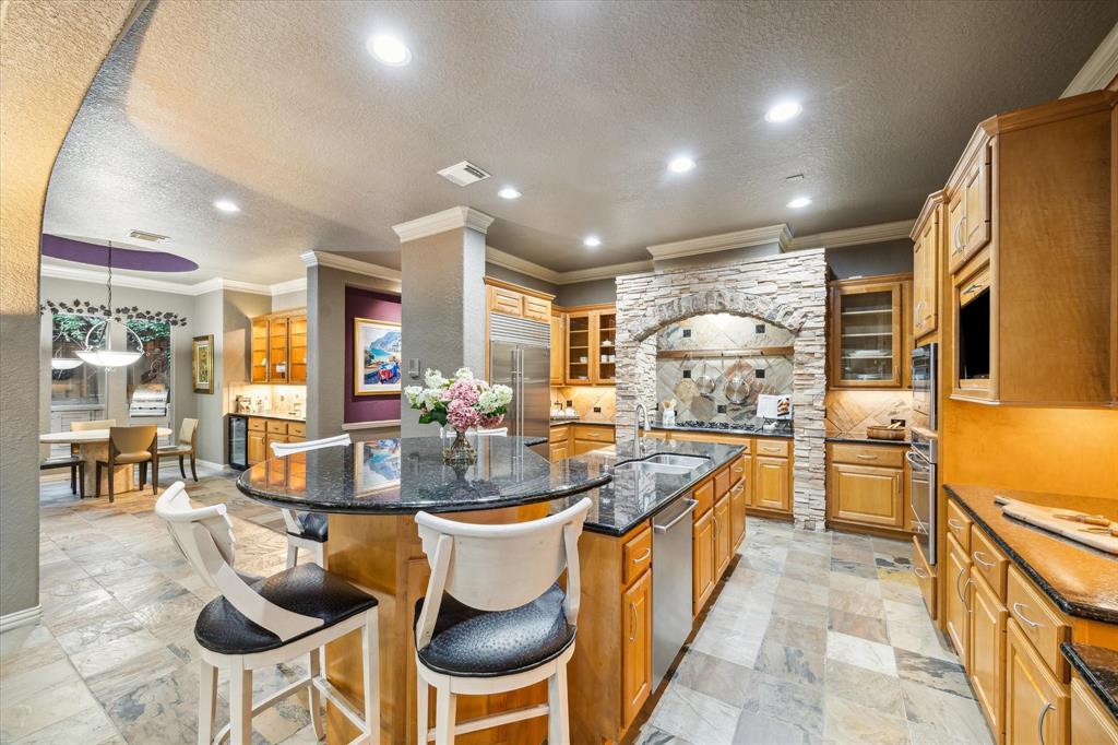 94 W Racing Cloud Ct, The Woodlands, Texas image 8