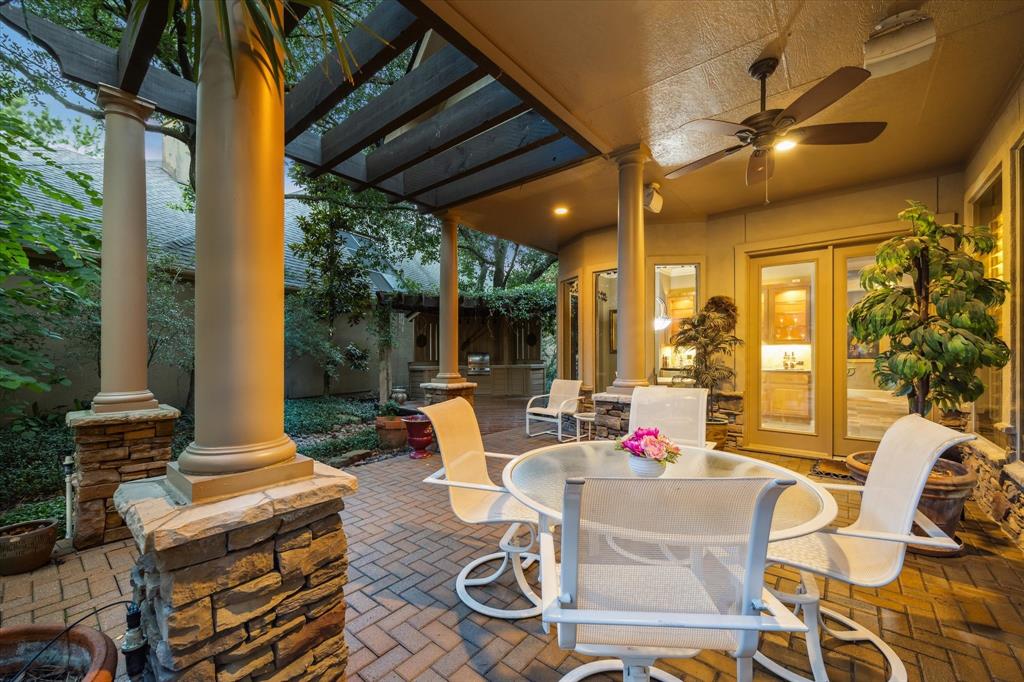 94 W Racing Cloud Ct, The Woodlands, Texas image 28