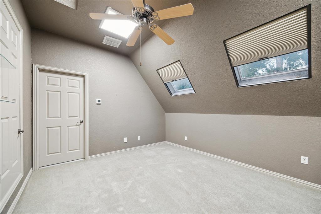 94 W Racing Cloud Ct, The Woodlands, Texas image 25