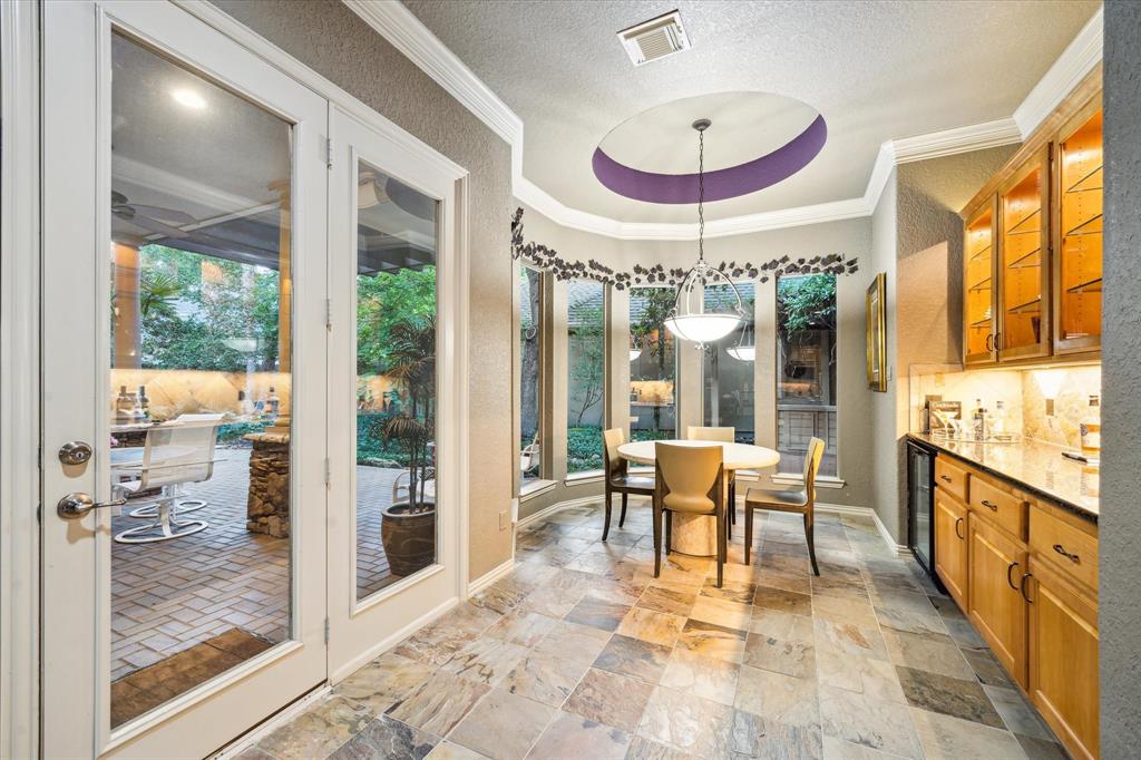 94 W Racing Cloud Ct, The Woodlands, Texas image 9