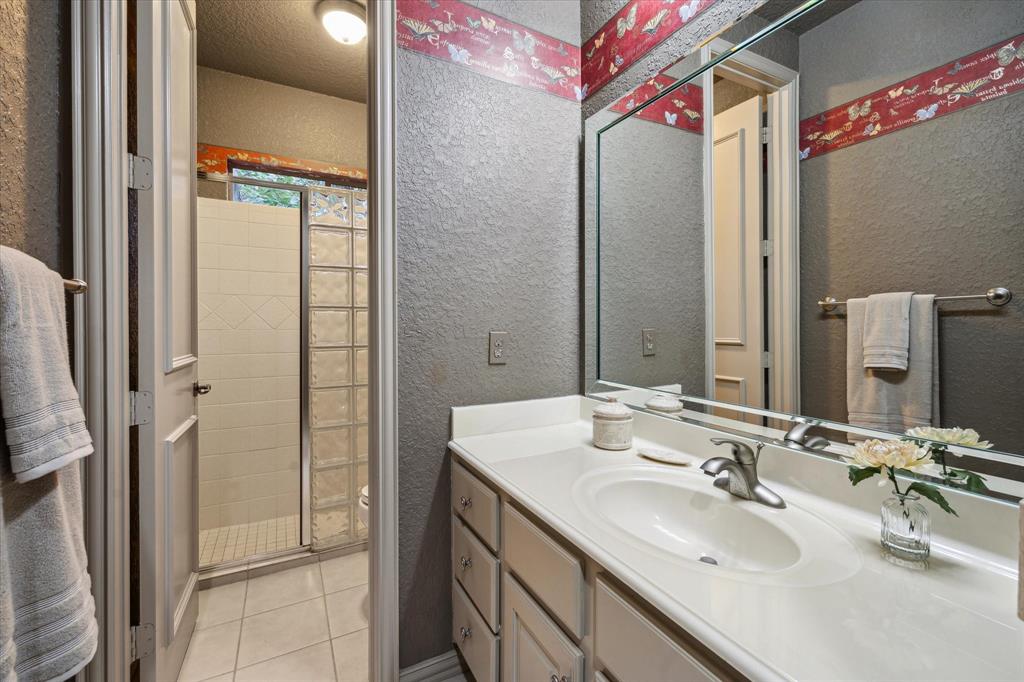 94 W Racing Cloud Ct, The Woodlands, Texas image 24