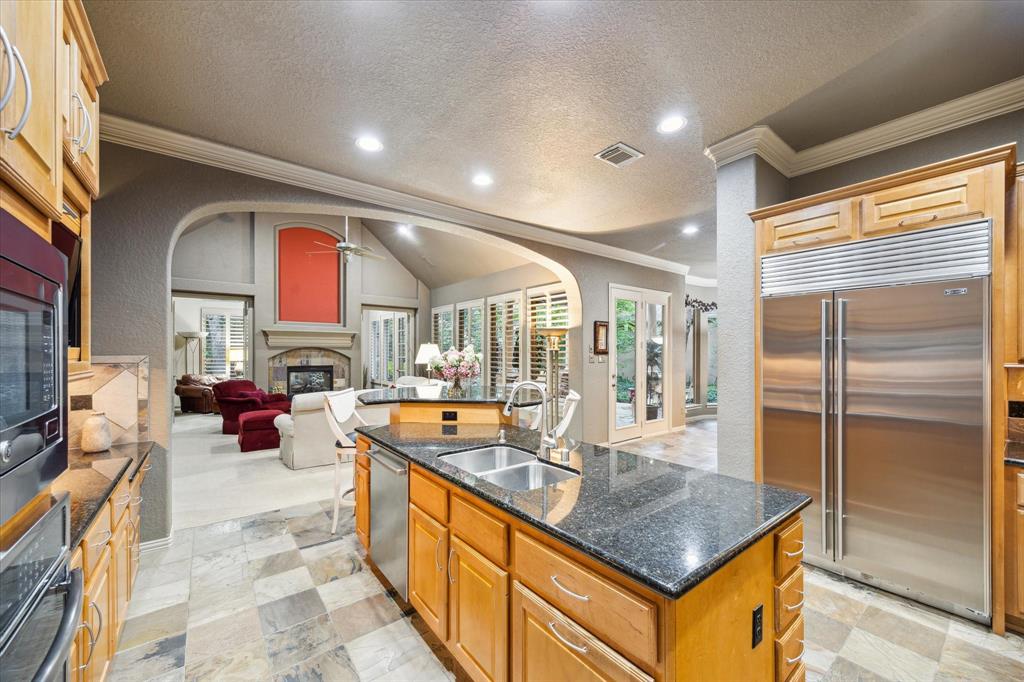 94 W Racing Cloud Ct, The Woodlands, Texas image 11