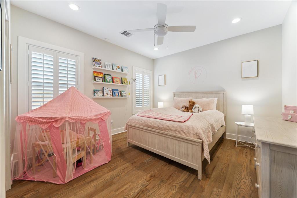 1435 Woodcrest Drive, Houston, Texas image 17