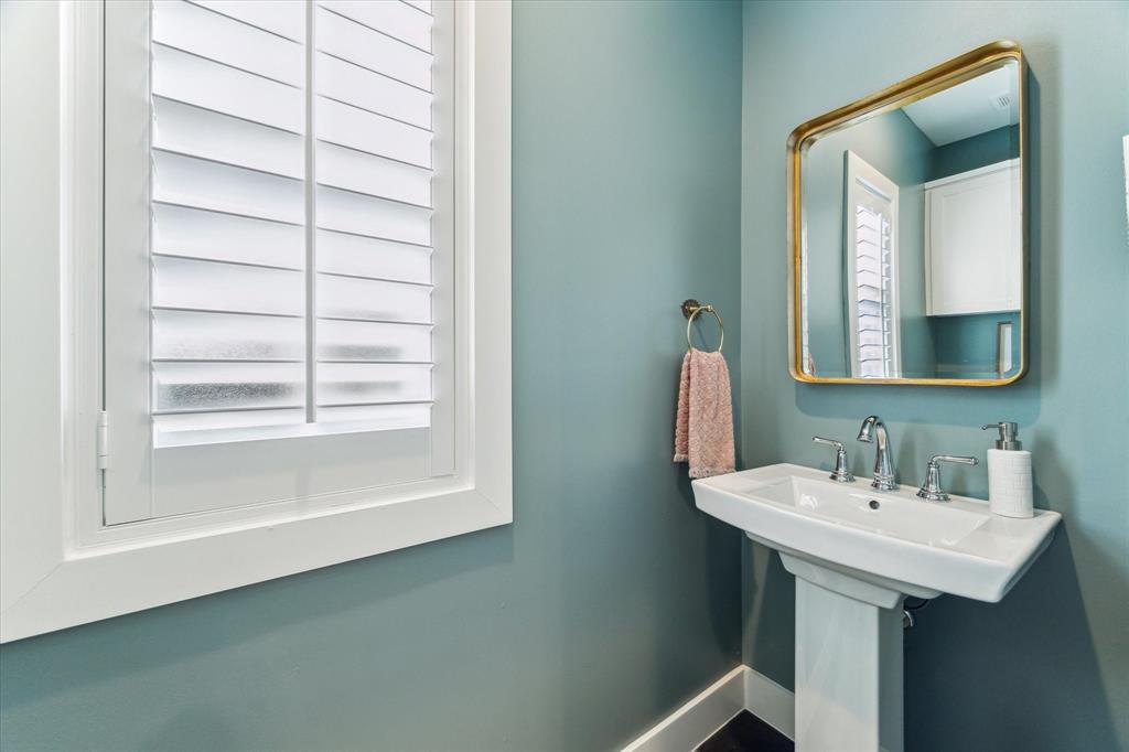 1435 Woodcrest Drive, Houston, Texas image 23