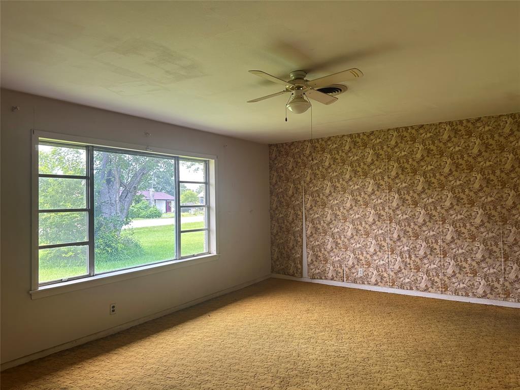 112 Raven Street, Clute, Texas image 2