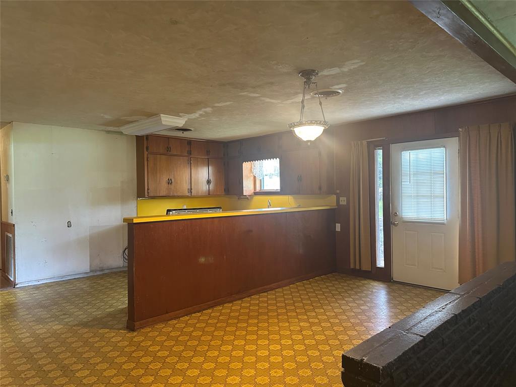 112 Raven Street, Clute, Texas image 6