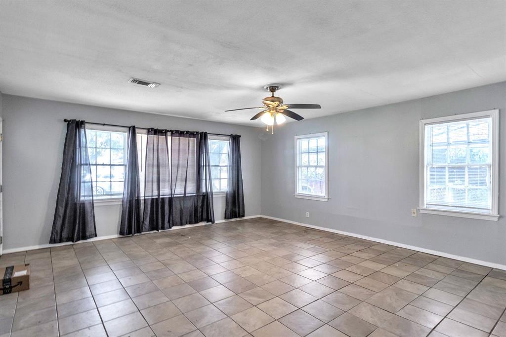 2203 Norwood Drive, Orange, Texas image 9