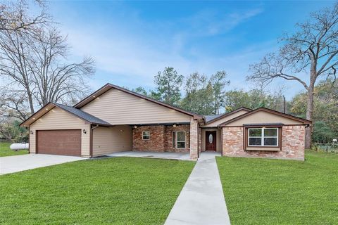 Single Family Residence in Pinehurst TX 34803 High Oak Lane.jpg