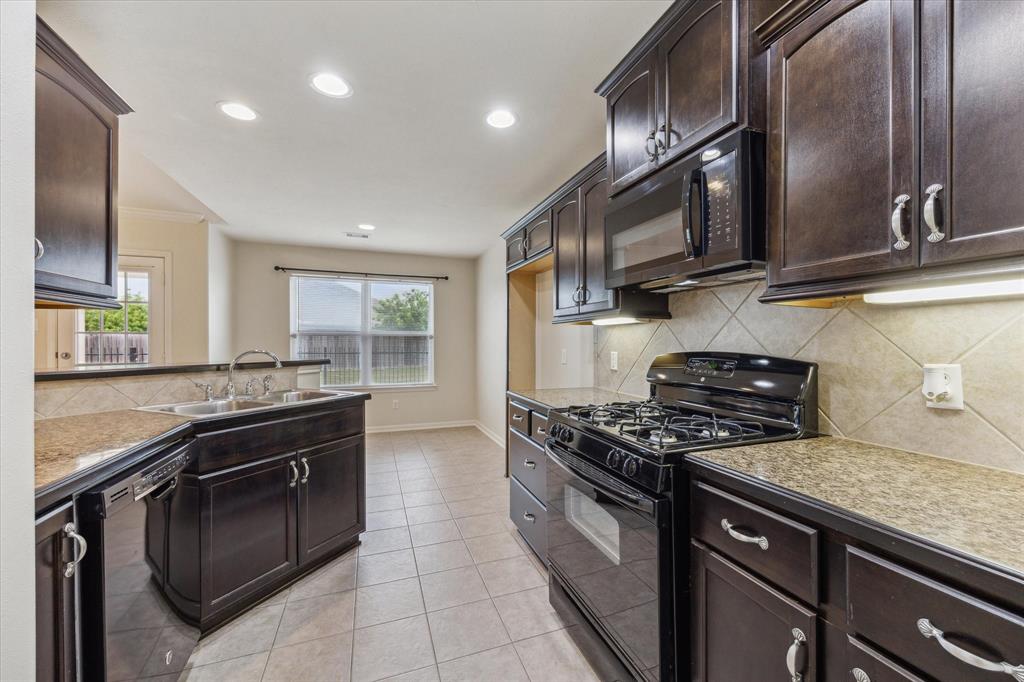 243 S Lantana Circle, Sealy, Texas image 10