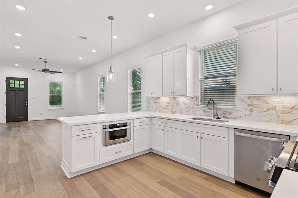 2516 S Grand Avenue, Pearland, Texas image 7