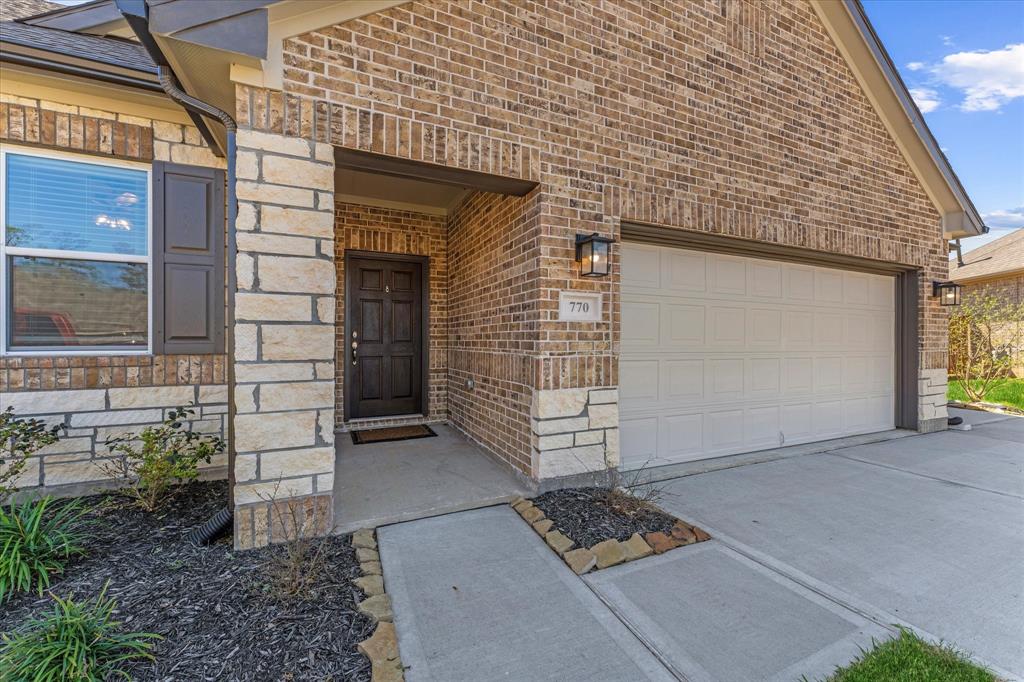 770 Dogberry Court, Conroe, Texas image 3
