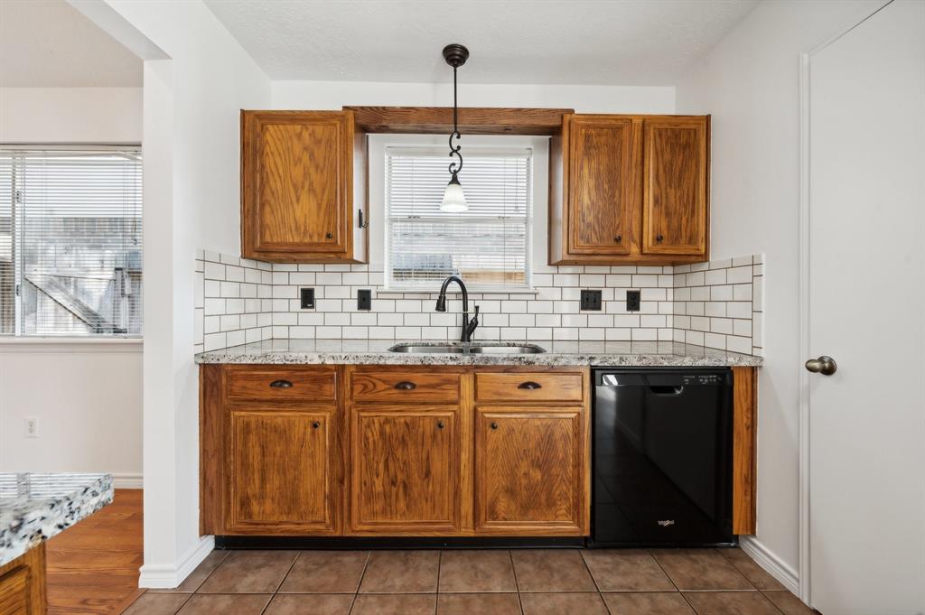9208 Mahan Drive, La Porte, Texas image 18