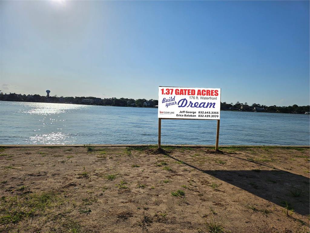 317 Lakeshore Drive, Taylor Lake Village, Texas image 1