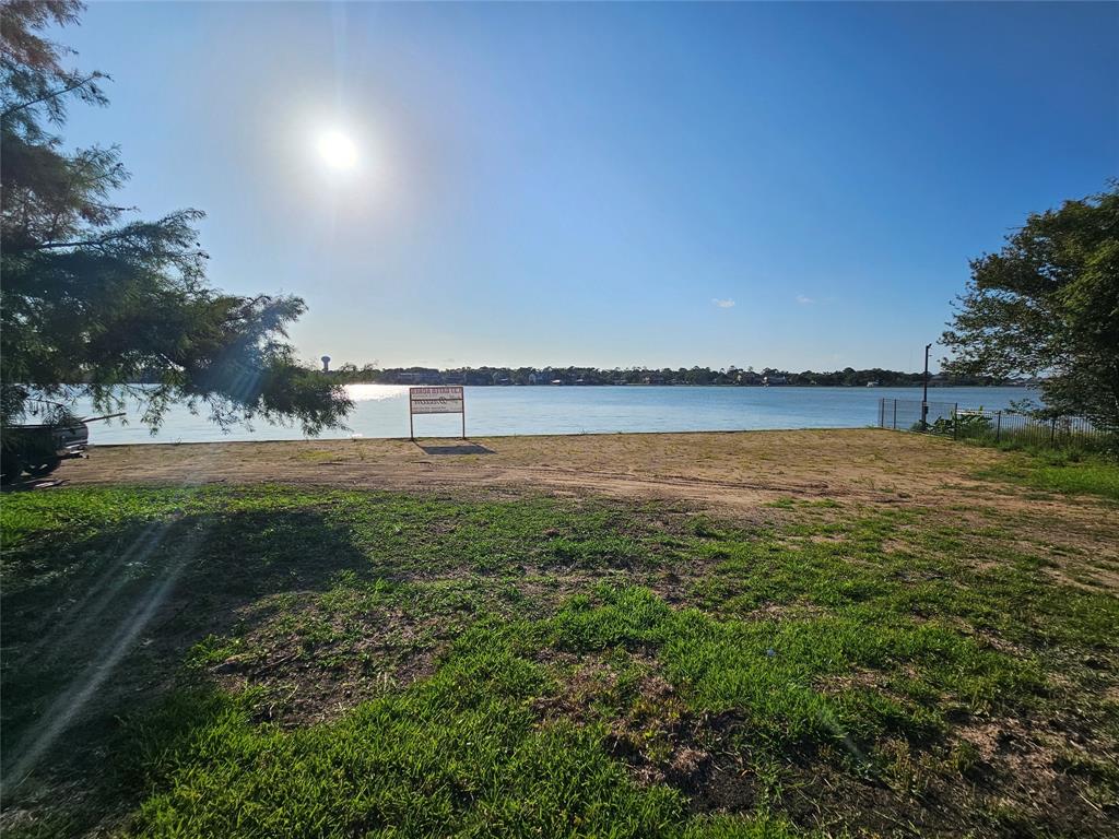 317 Lakeshore Drive