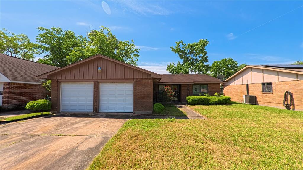 5310 Canterway Drive, Houston, Texas image 1
