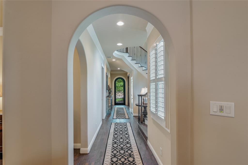 10 Ivy Castle Court, The Woodlands, Texas image 5