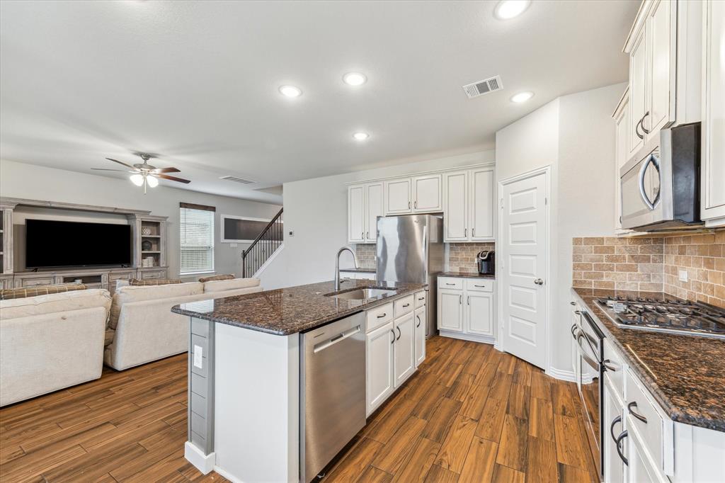 7110 Poppyseed Trail, Spring, Texas image 8