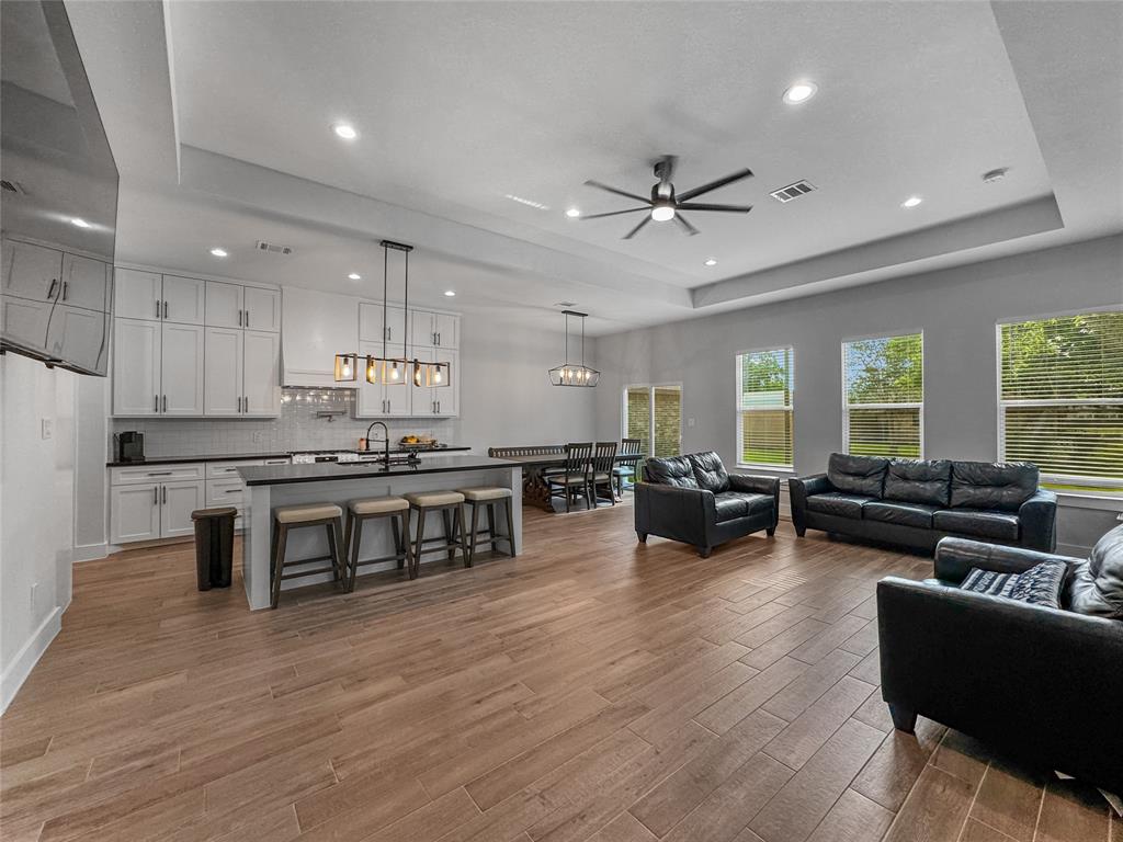 518 S 4th Street, La Porte, Texas image 8