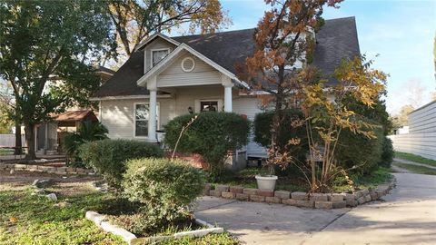 Single Family Residence in Houston TX 6017 Velma Lane.jpg