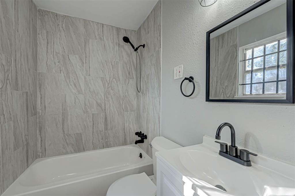 5102 Lyndhurst Drive, Houston, Texas image 8