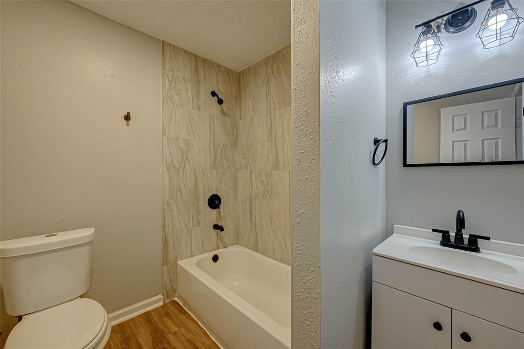 5102 Lyndhurst Drive, Houston, Texas image 9