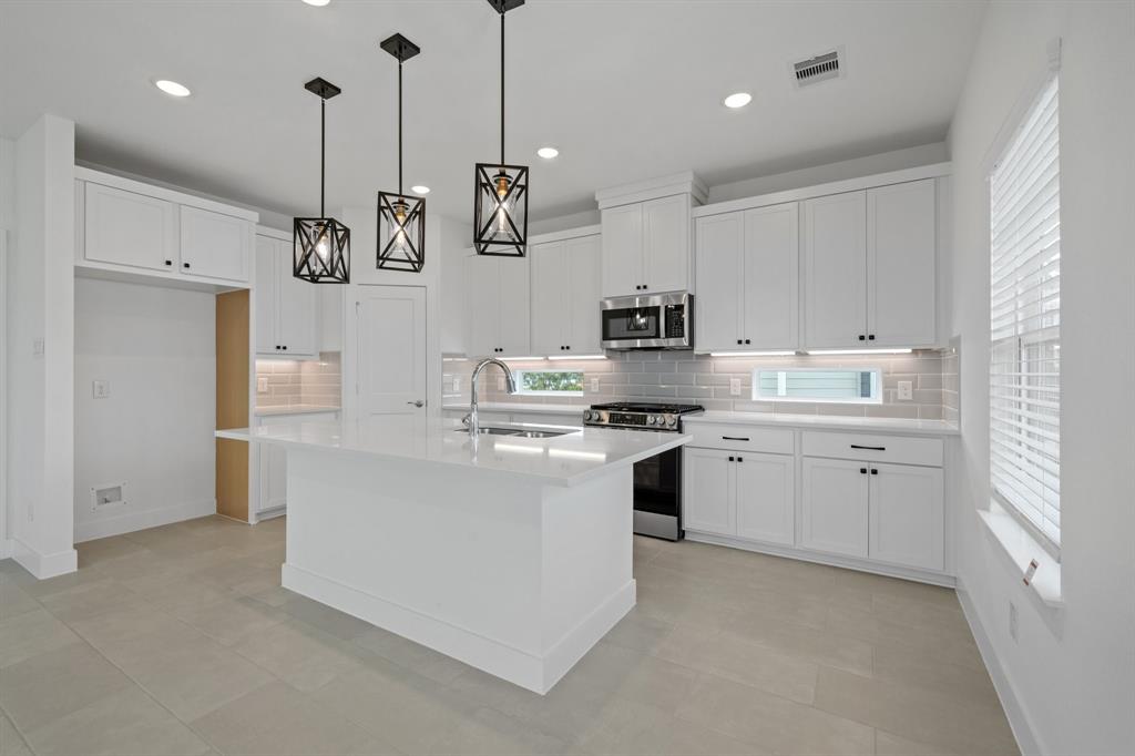7719 Meadow Mouse Lane, Katy, Texas image 6