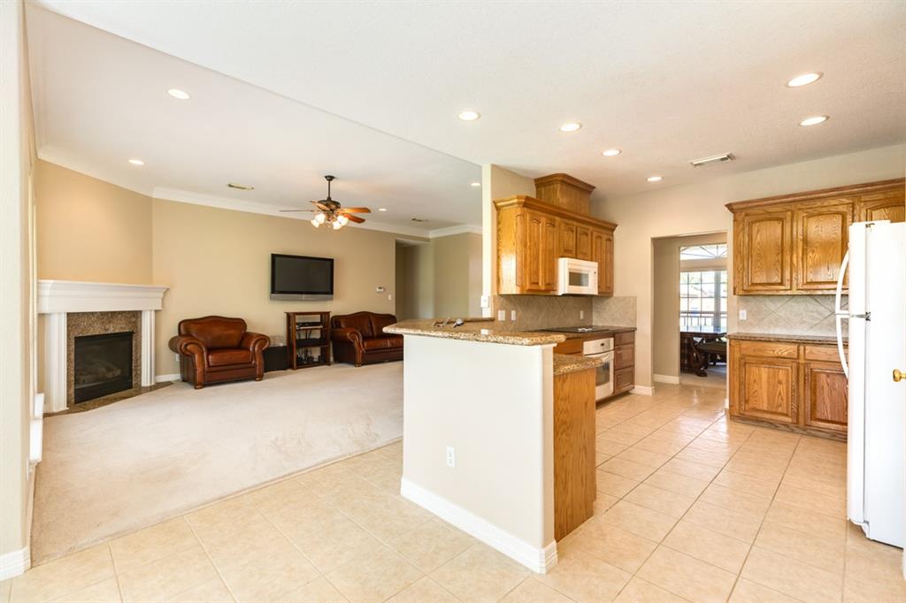 1111 Spreading Oaks Drive, Angleton, Texas image 12