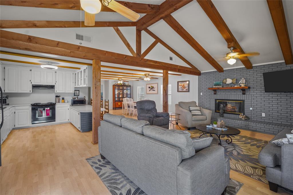 817 Westview