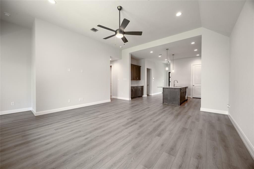 816 Laguna Green Lane