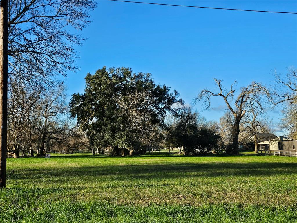 214/220 Stagecoach Trail, Angleton, Texas image 2