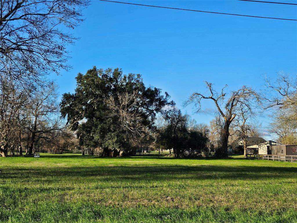 214/220 Stagecoach Trail, Angleton, Texas image 3