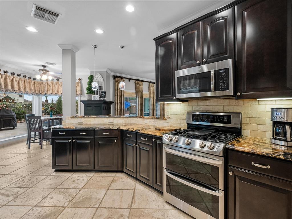 2040 Pembroke Bay Drive, League City, Texas image 27