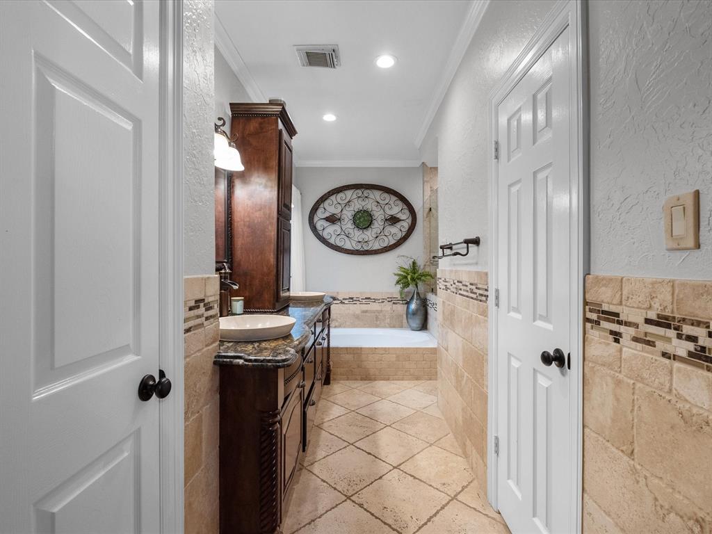 2040 Pembroke Bay Drive, League City, Texas image 32
