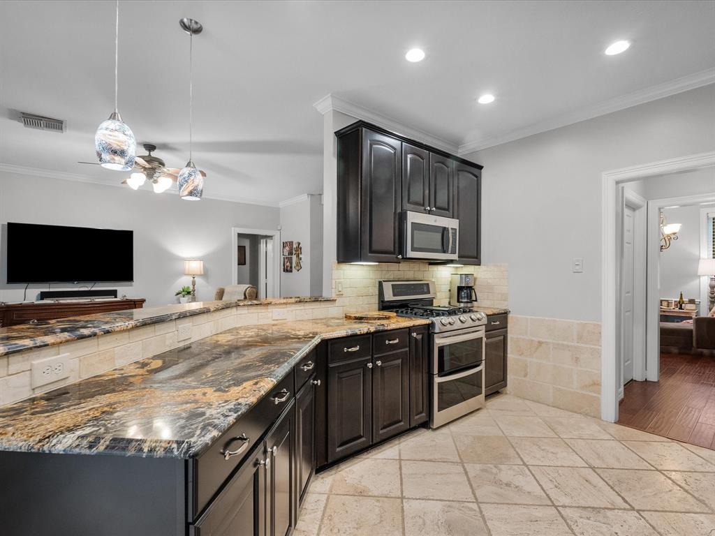 2040 Pembroke Bay Drive, League City, Texas image 24