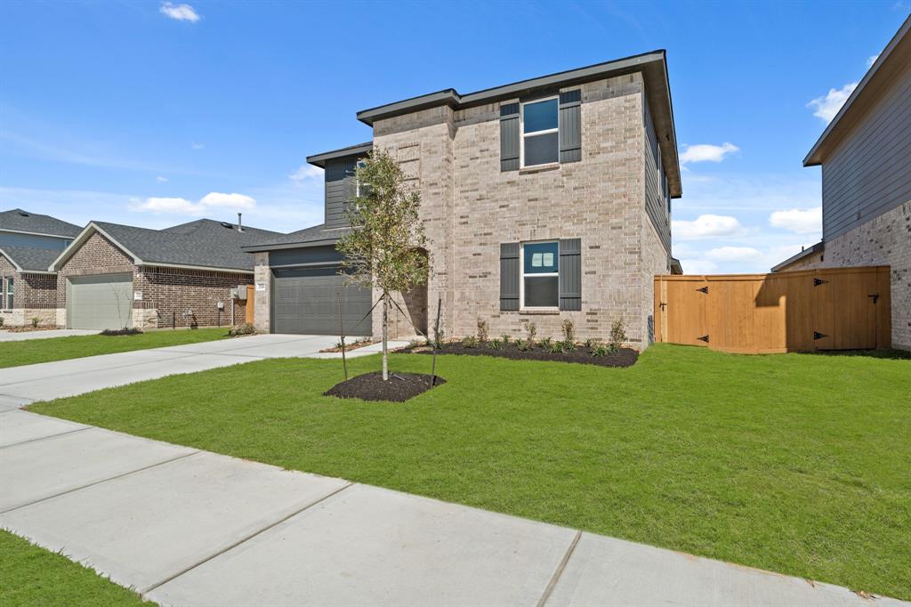 27318 Azure Falls Drive, Katy, Texas image 2