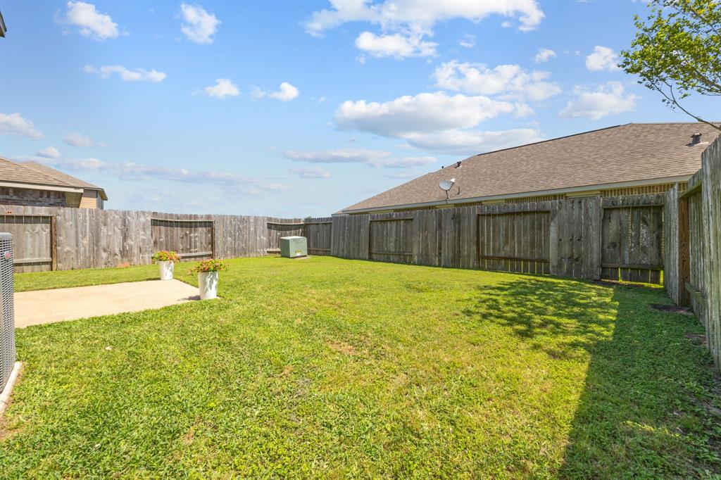 6857 Dogwood Cliff Lane, Dickinson, Texas image 26
