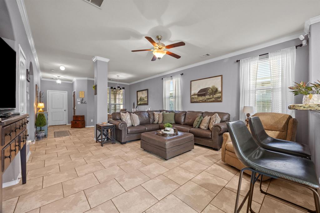 6857 Dogwood Cliff Lane, Dickinson, Texas image 7