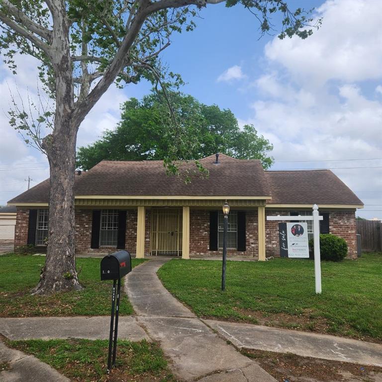 10502 Adamsborough Drive, Houston, Texas image 2