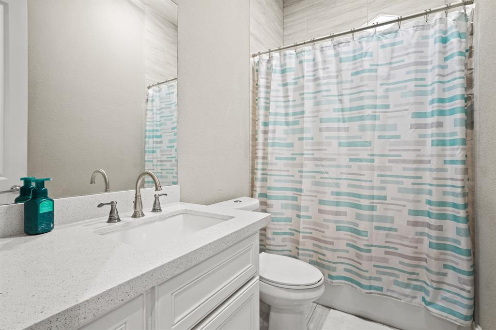 1902 Stillwood Drive, Houston, Texas image 5