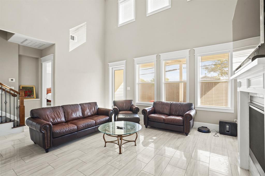 1902 Stillwood Drive, Houston, Texas image 19