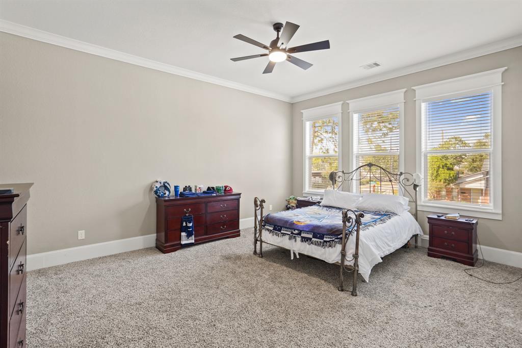 1902 Stillwood Drive, Houston, Texas image 4