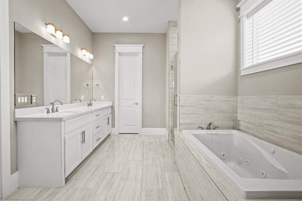 1902 Stillwood Drive, Houston, Texas image 23