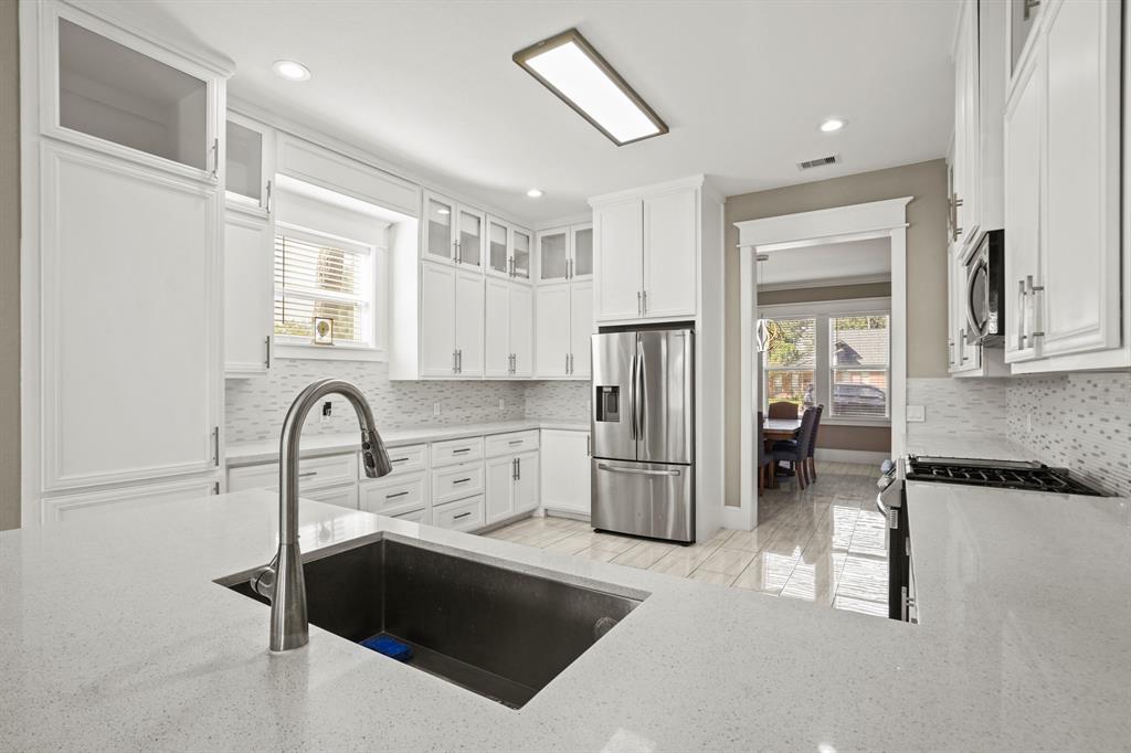 1902 Stillwood Drive, Houston, Texas image 17
