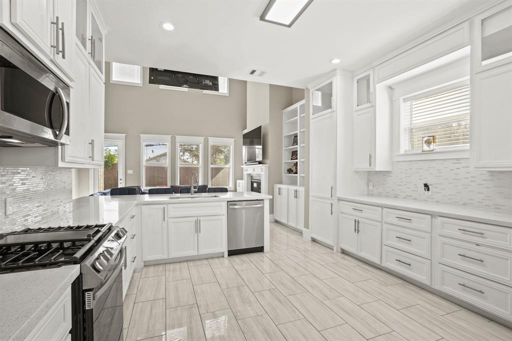 1902 Stillwood Drive, Houston, Texas image 14